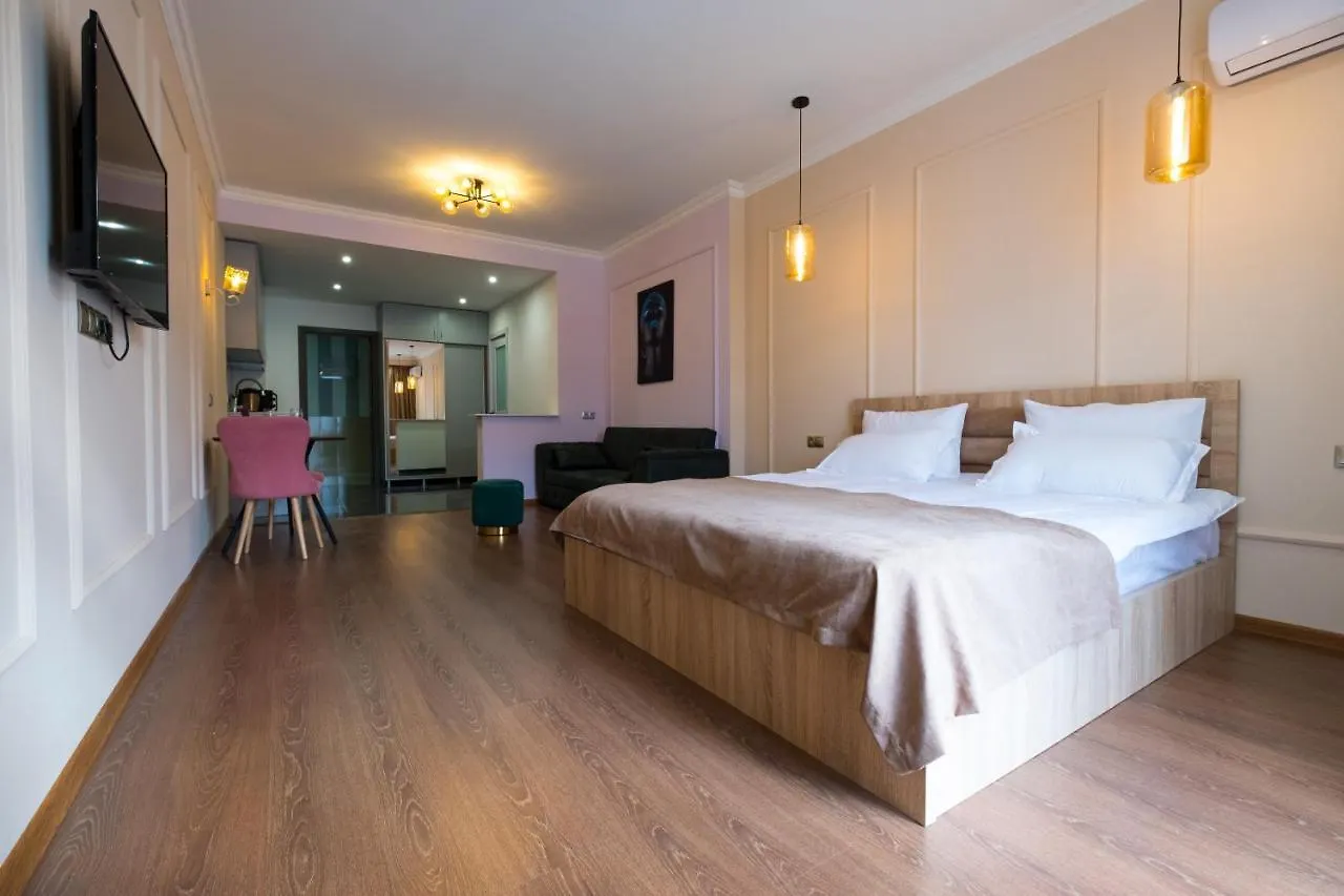 Iren River Side Apartments تبليسي